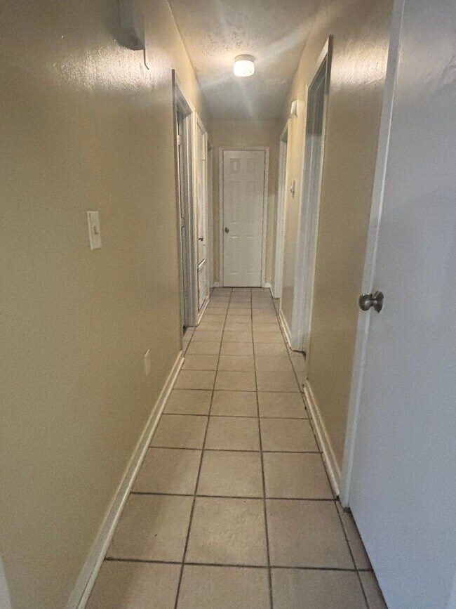 Building Photo - 2452 Oak Grove Ln