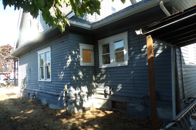 Building Photo - 4912 SE 99th Ave