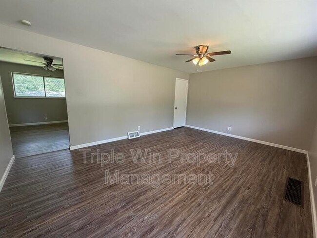 Building Photo - 10329 Chesley Dr