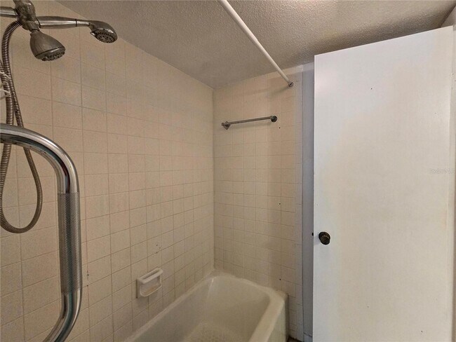 Building Photo - 561 Fairways Cir