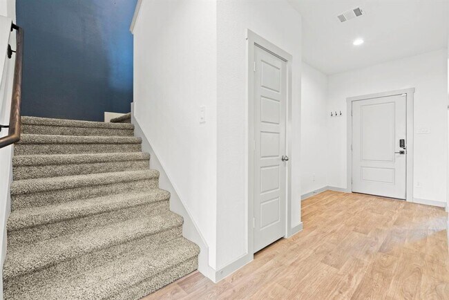 Building Photo - 207 William Ln