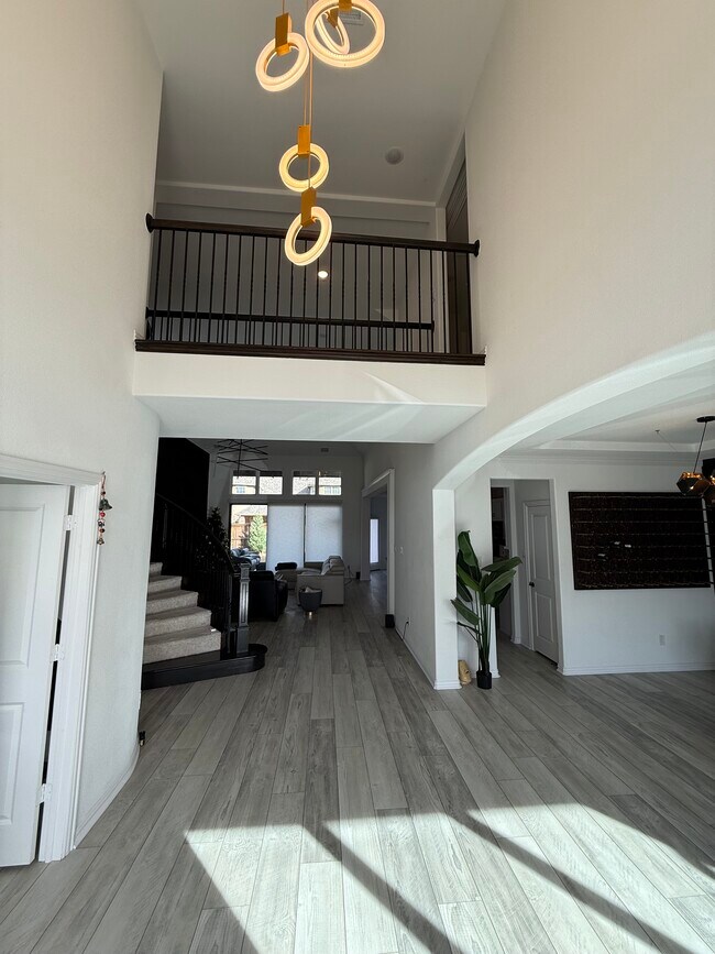 Building Photo - 2832 Fountain Park Dr