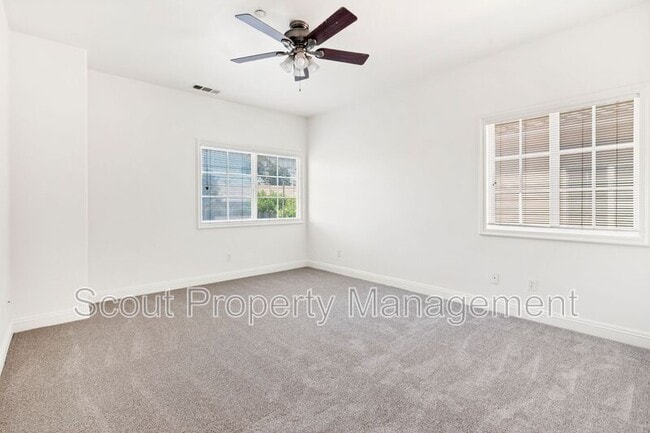 Building Photo - 41829 St Thomas Ct