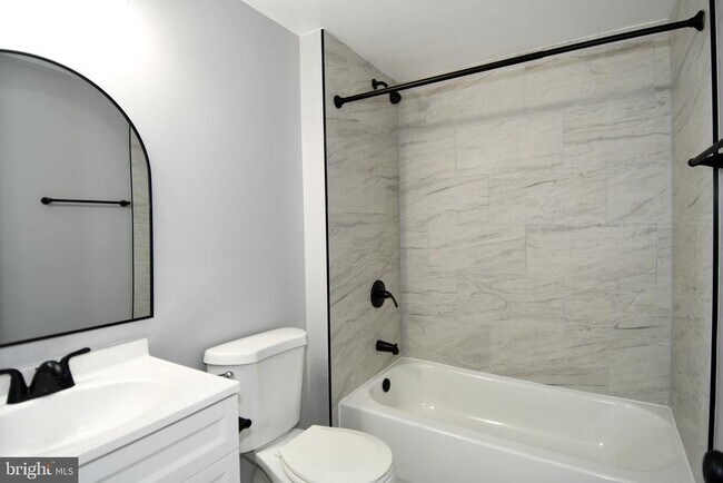 Building Photo - 2101 Norlinda Ave