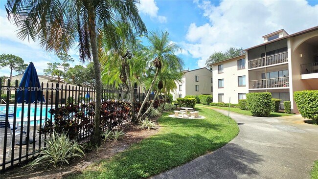 Building Photo - 202 Foxtail Dr