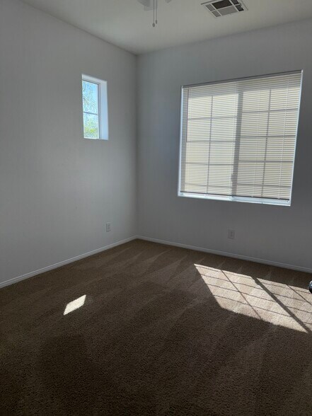 Building Photo - 10519 Allegrini Dr