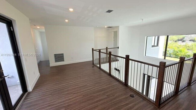 Building Photo - 19708 NE 14th Ave