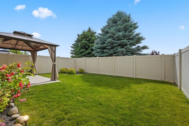 Building Photo - Beautiful 3bd/2.5ba Home w/Office Space & Bonus Loft