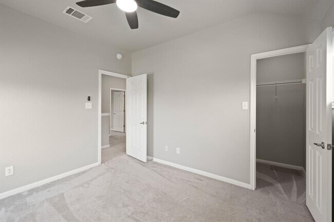 Building Photo - 1121 Boxwood Loop