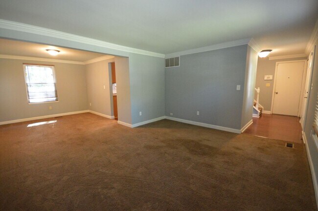 Building Photo - 104 Smokehouse Ln