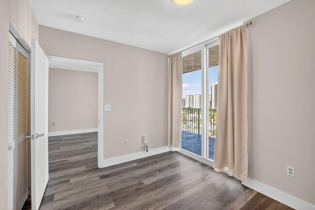 Building Photo - 3020 NE 32nd Ave