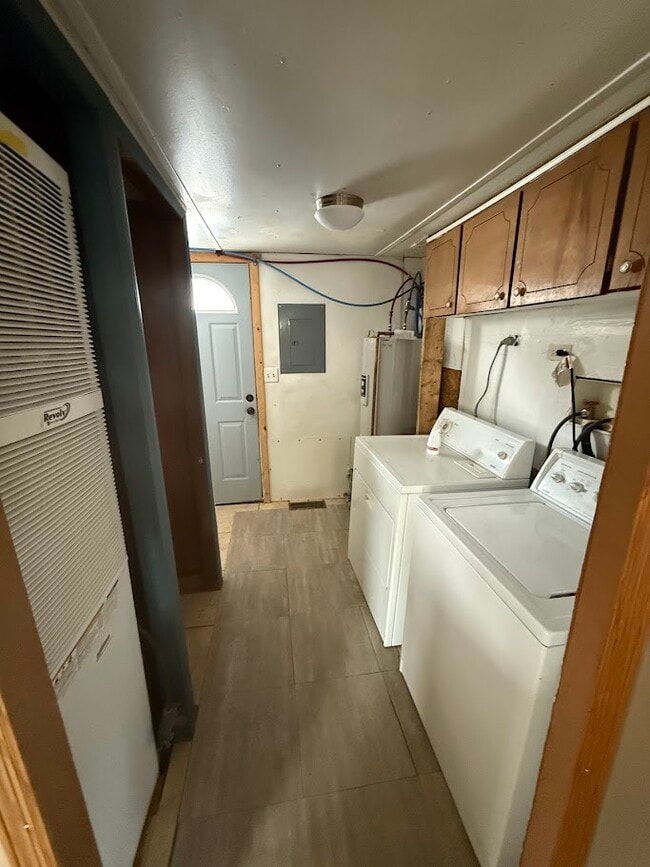 Building Photo - 477 Maple St