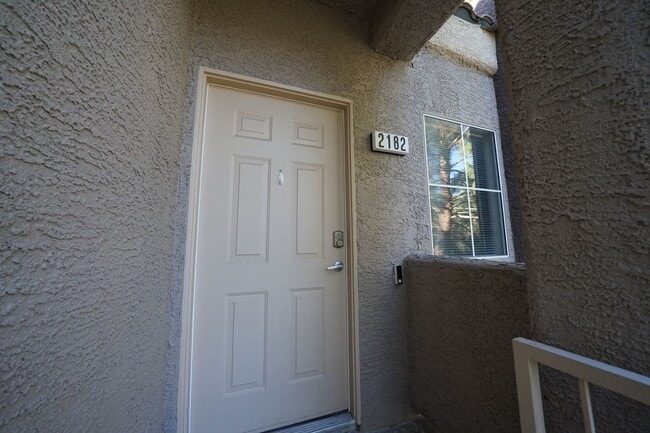 Building Photo - SHOWINGS AVAILABLE NOW