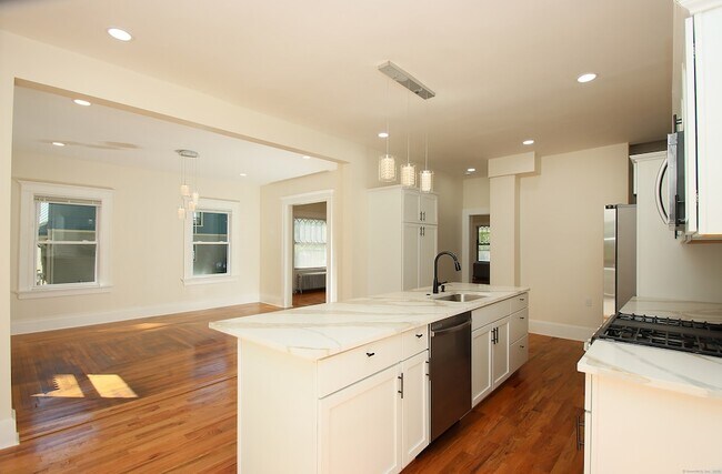 Building Photo - 62 Whitney St