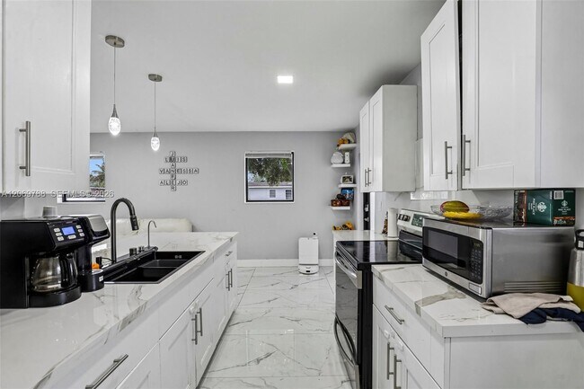 Building Photo - 1421 N 68th Terrace