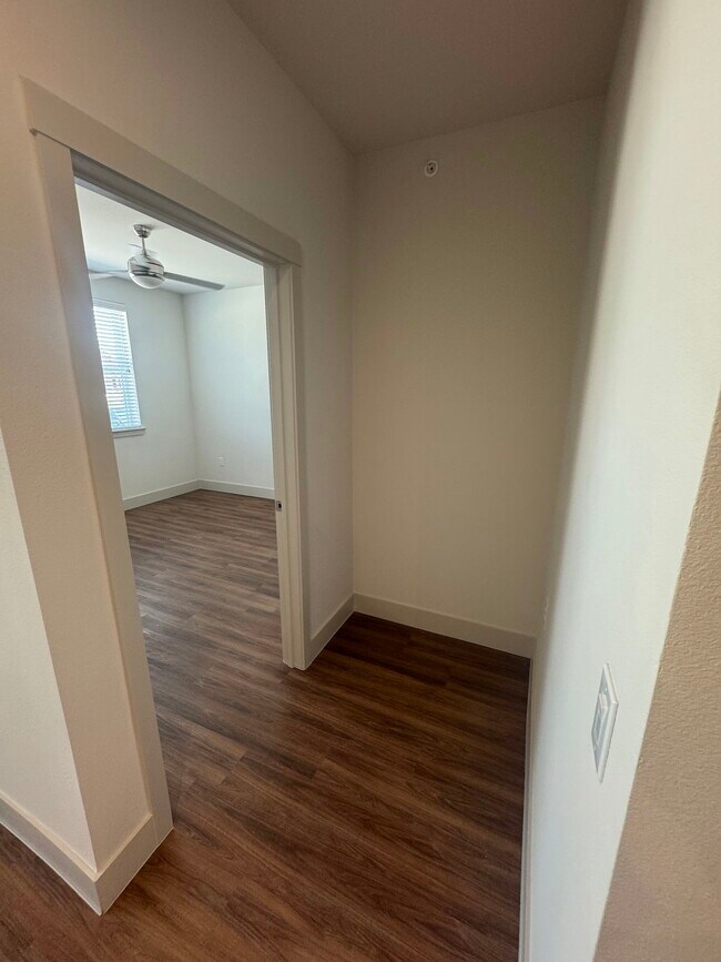 Building Photo - 615 E Foster Crossing Rd