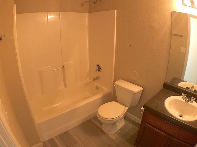 Building Photo - East El Paso 3 bed Refrig A/C