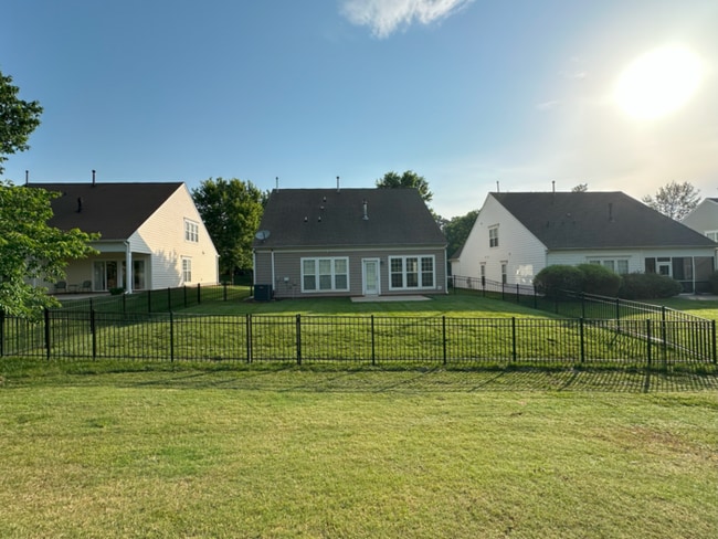 Building Photo - Charming Wakefield Home with First-Floor B...