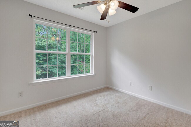 Building Photo - 77 Crescent St