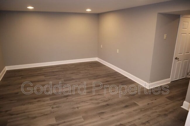 Building Photo - 5916 Northwood Dr