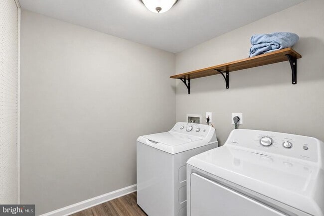 Building Photo - 9728 Kingsbridge Dr