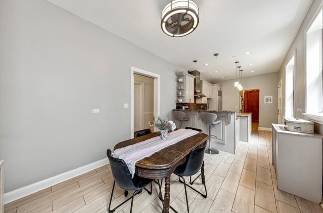 Building Photo - 5054 S Woodlawn Ave