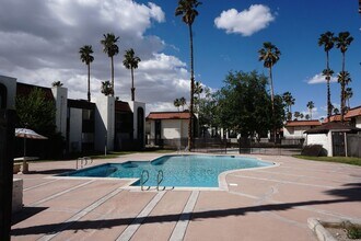 Building Photo - 1405 Vegas Valley Dr