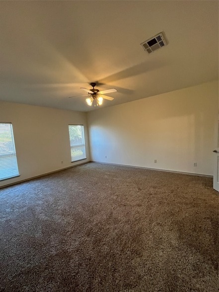 Building Photo - 1200 Oakley Dr