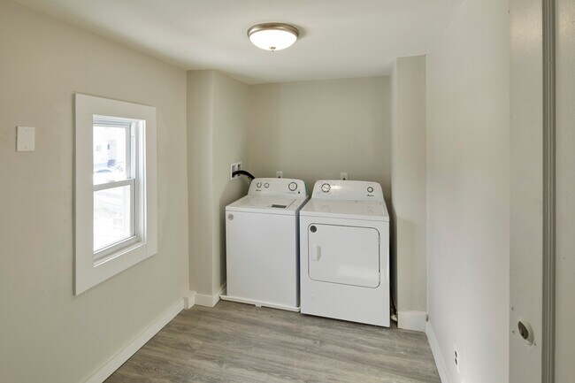 Primary Photo - 219 Acushnet Ave