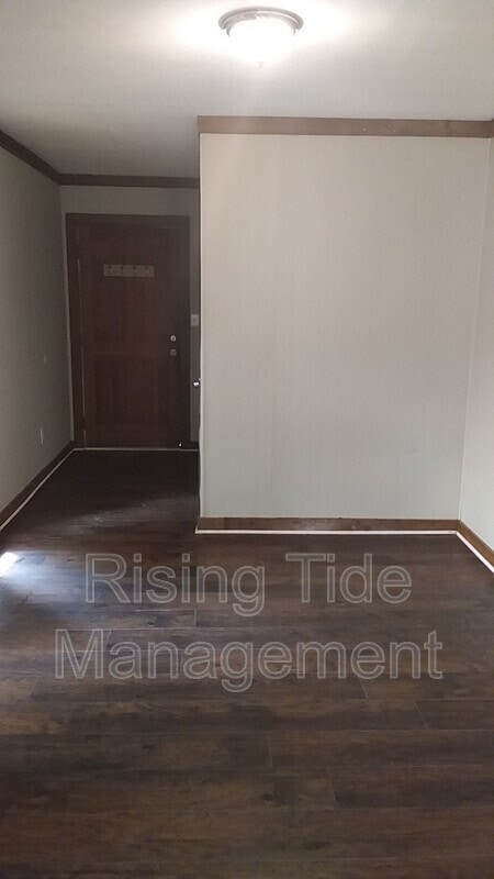 Building Photo - 1854 Edgehill Dr