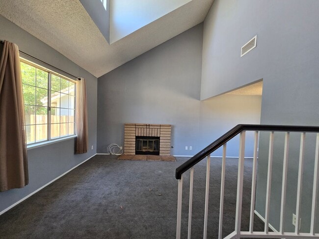 Building Photo - 39418 Southcliff Way
