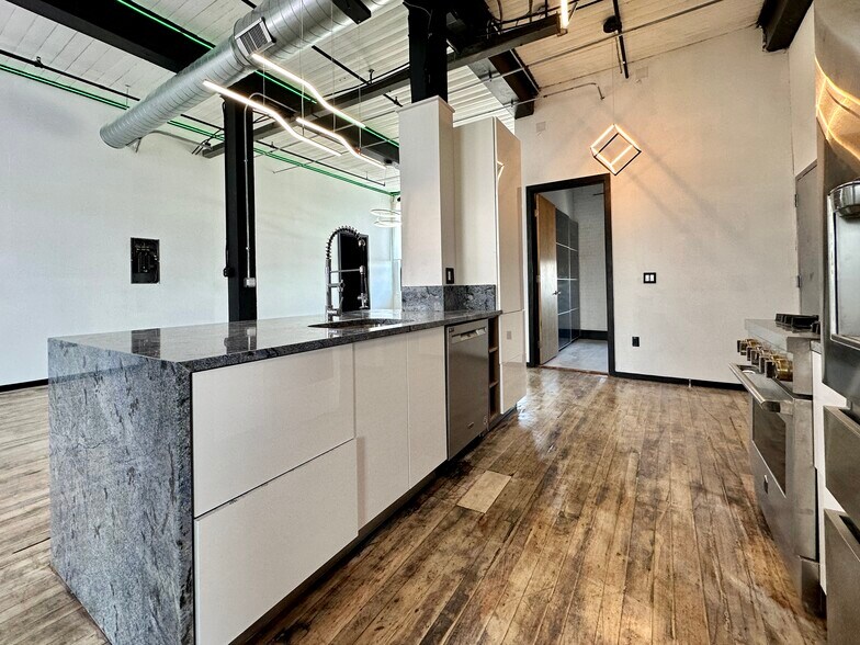 Building Photo - 109 Summer St
