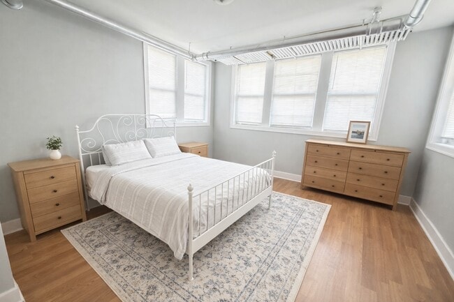 Building Photo - 3155 W Augusta Blvd