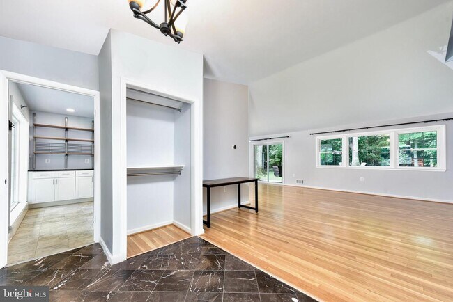 Building Photo - 5012 Dodson Dr