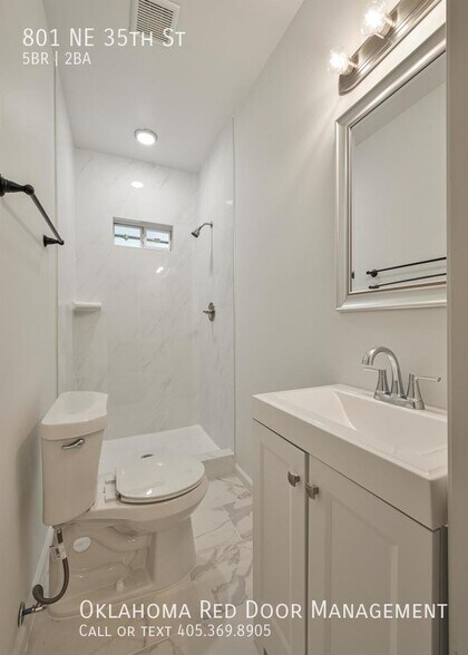 Building Photo - 801 NE 35th St