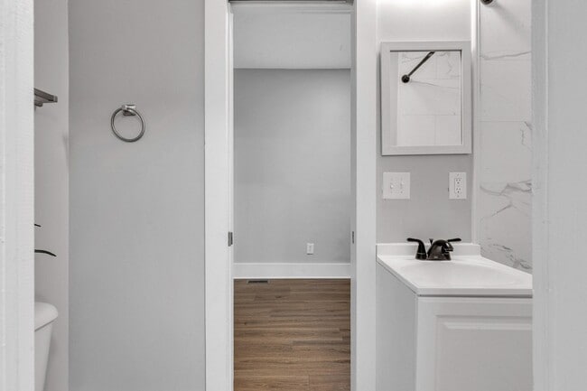 Building Photo - 3628 Birchwood Ave