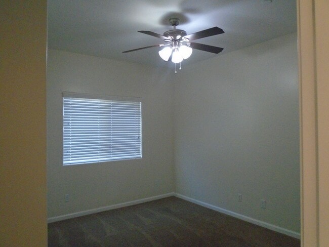 Building Photo - SOLAR......GORGEOUS---3 BEDROOMS PLUS AN OFFICE !!!