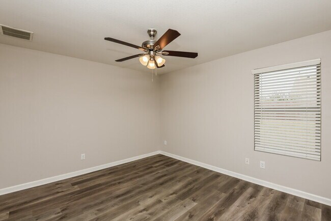 Building Photo - 412 Blue Crow Ln