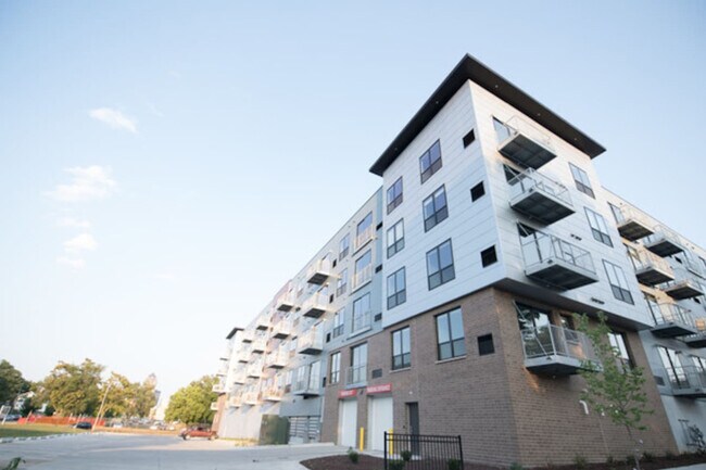 Building Photo - 2301 Ingersoll Ave