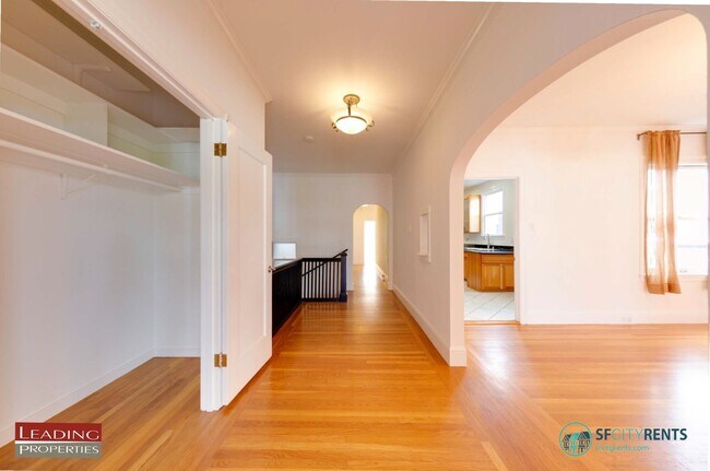 Building Photo - Marina: Immaculate Flat w/ 2 Bedrooms + Su...