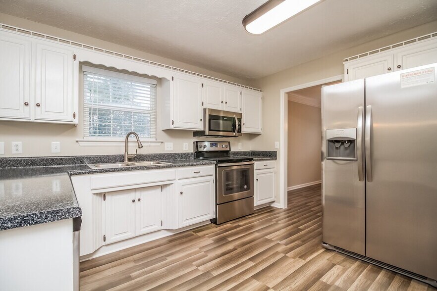 Building Photo - 111 Springfield Dr