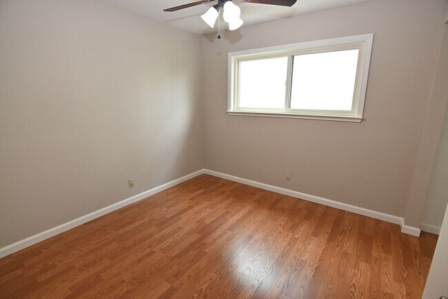 Building Photo - 1847 Yosemite Dr