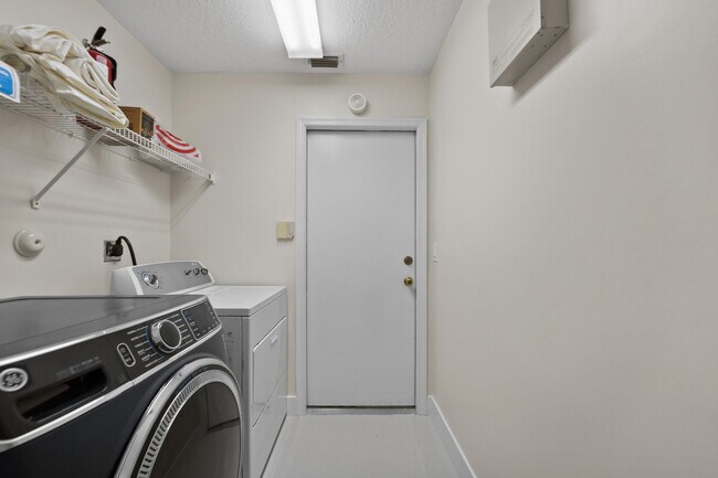 Building Photo - 2980 Werwood Ct