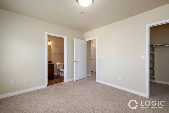 Building Photo - Grand Unit in Salt Lake City!