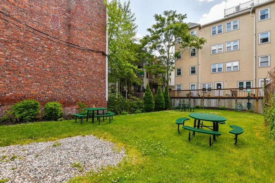 Building Photo - 130 Tudor St