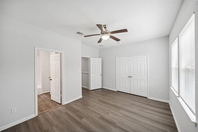 Building Photo - 9018 Everglade Dr