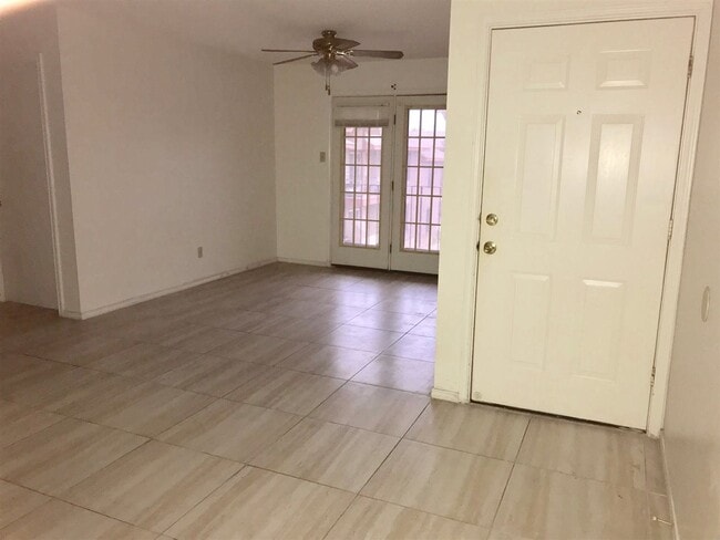 Building Photo - 1111 Shiloh Dr