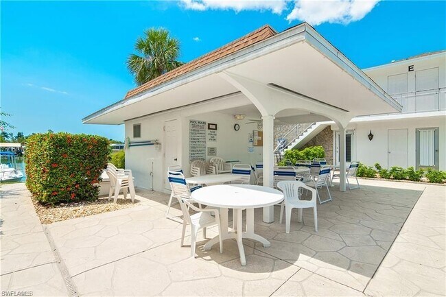 Building Photo - 330 Kon Tiki Dr