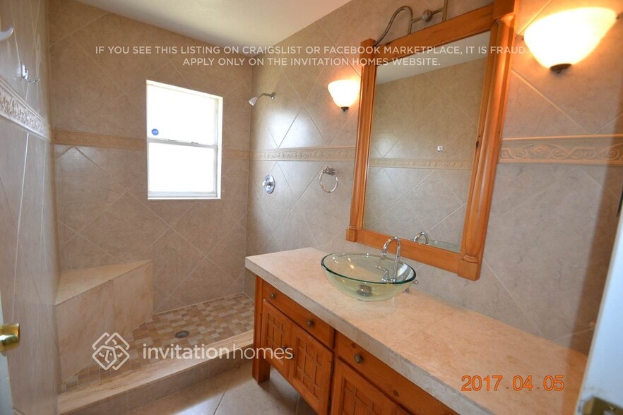 Building Photo - 8147 Wellsmere Cir