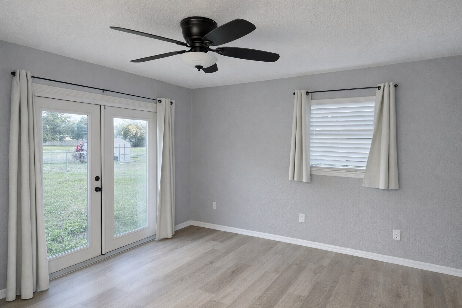 Building Photo - 727 Engel Dr